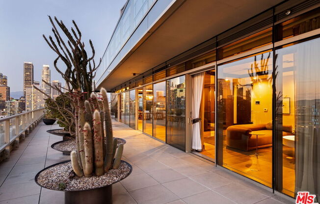 3 beds, 4 baths, 3,670 sqft, $15,000, Unit 2204