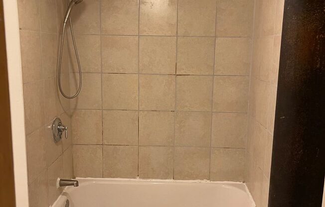 2 beds, 1 bath, 1,200 sqft, $1,750, Unit 1401 WALK UP