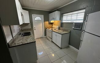 2 beds, 1 bath, $1,300, Unit B