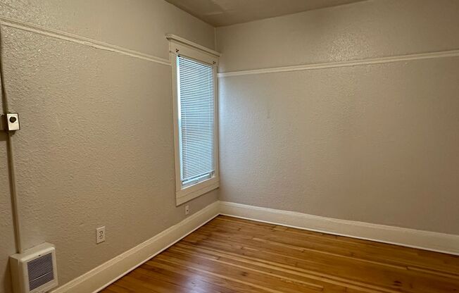 1 bed, 1 bath, 450 sqft, $1,050, Unit 201