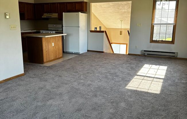 2 beds, 1 bath, $1,050, Unit 2