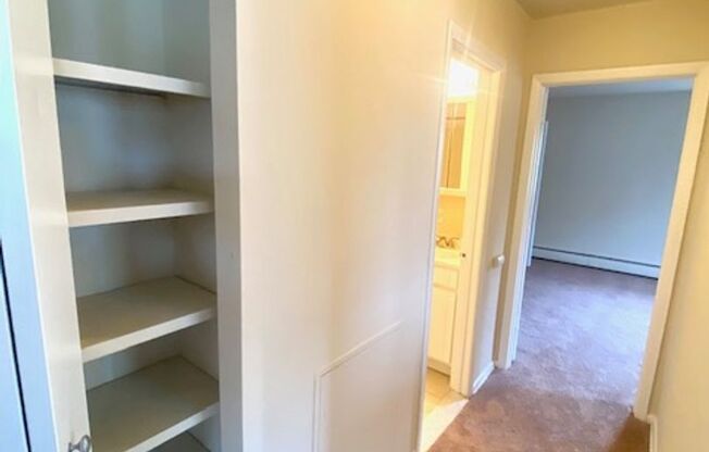 1 bed, 1 bath, 700 sqft, $1,285, Unit B202