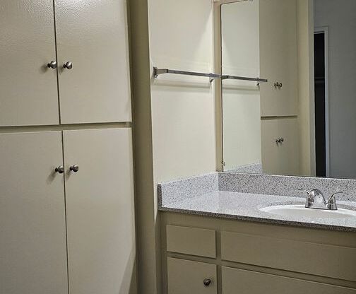 1 bed, 1 bath, 650 sqft, $2,000, Unit 326