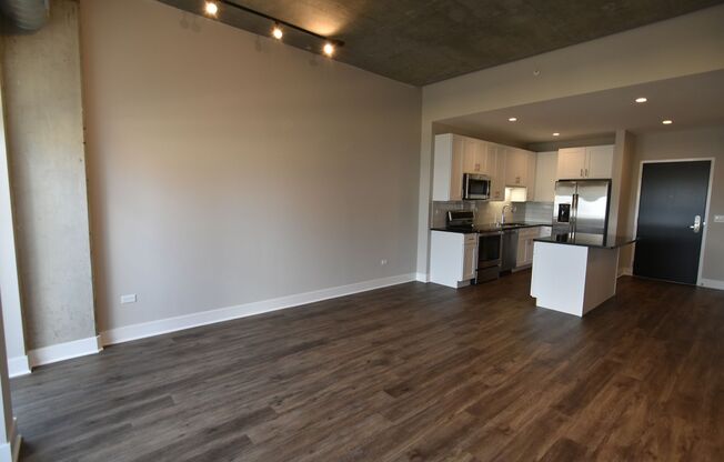 1 bed, 1 bath, 713 sqft, $3,200, Unit 3833-707