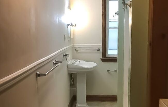 2 beds, 1 bath, $1,000