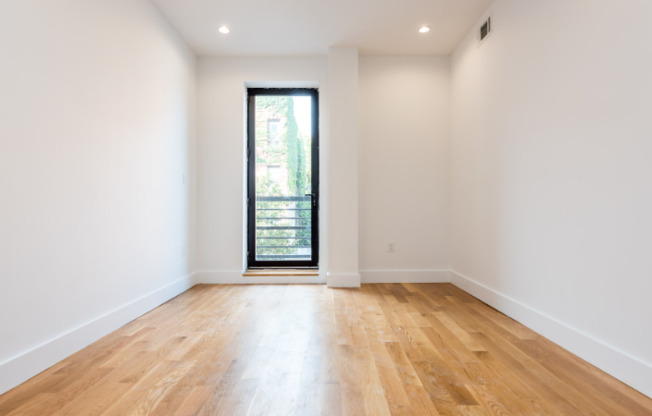 724 5 AVE