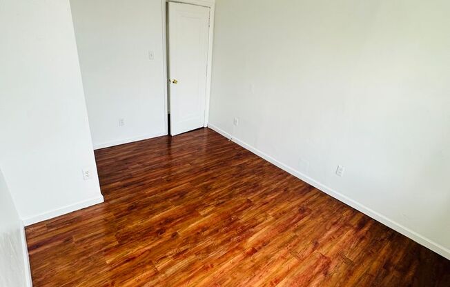 2 beds, 1 bath, $895