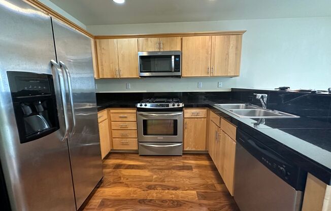 Beautiful 3 Bedroom Townhome in Beaverton!!