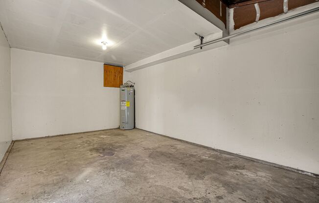 2 beds, 1.5 baths, 1,050 sqft, $2,049, Unit 214-774C