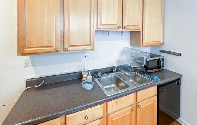 1 bed, 1 bath, 905 sqft, $2,450, Unit 2450-301