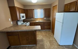 2 beds, 1 bath, $1,100, Unit #16