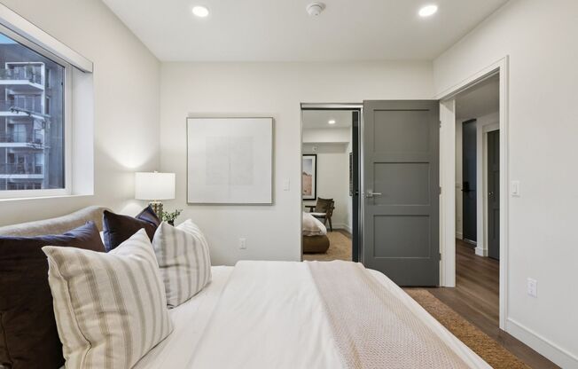 2 beds, 1 bath, 776 sqft, $3,250, Unit 706