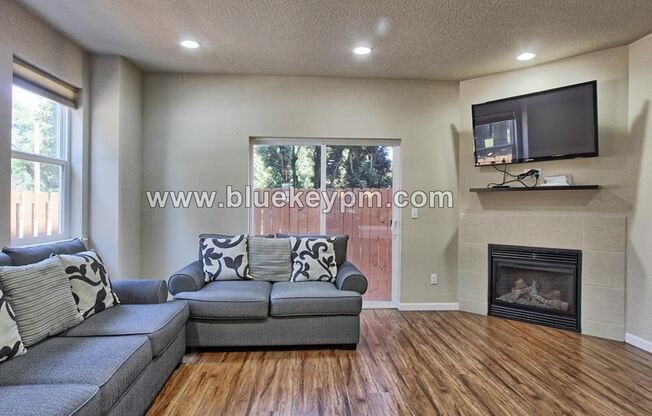 3 beds, 2.5 baths, $2,450