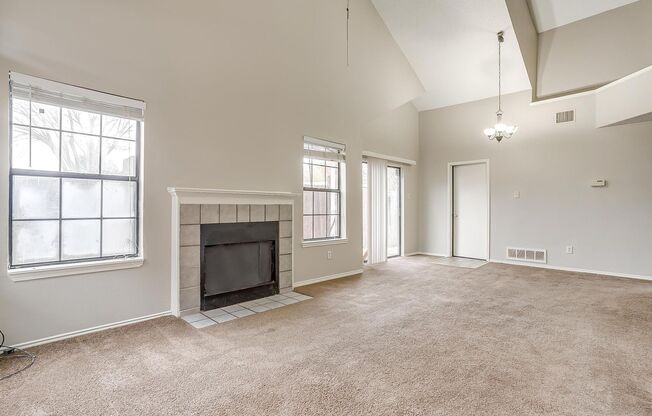 One Side of Very Nice Duplex S Arlington- 2 Bed, 2 Bath- 76001