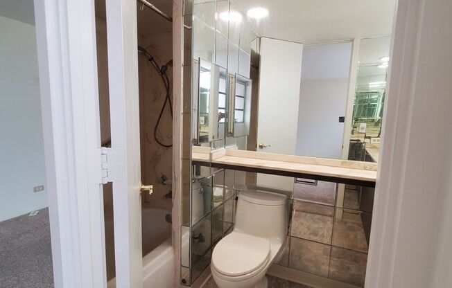 AVAILABLE NOW! Spacious and bright 2 bed, 2 bath, 1 parking unit on Ward Ave