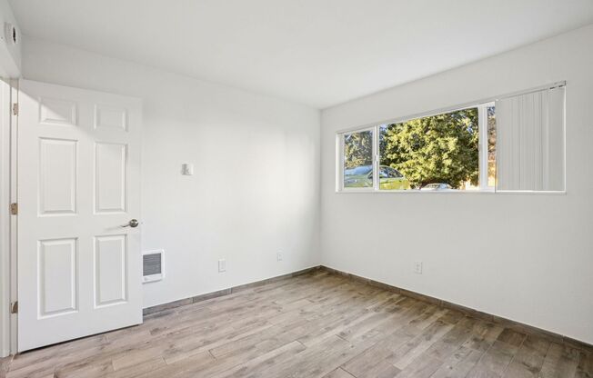 2 beds, 1 bath, 1,014 sqft, $2,135, Unit 98