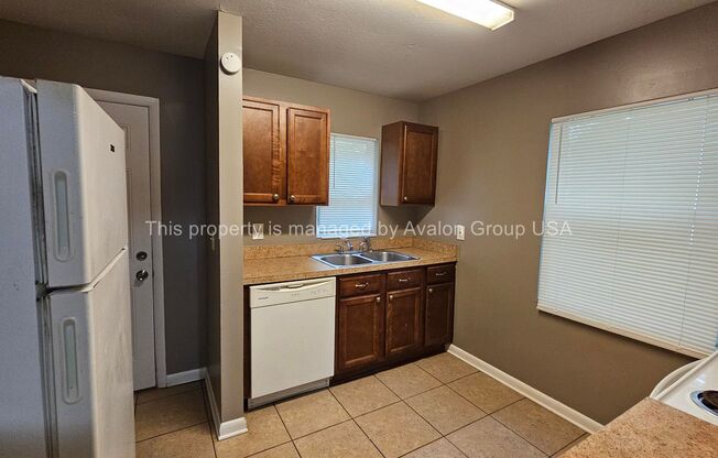 3 beds, 1 bath, $1,075