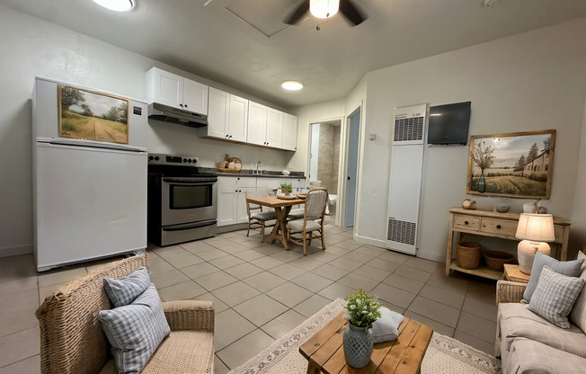 1 bed, 1 bath, 600 sqft, $1,199, Unit 13