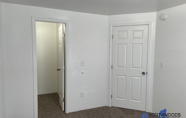 2 beds, 1 bath, $1,200, Unit # 5