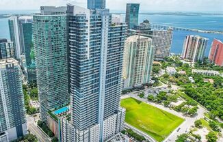 Spacious 1-Story Flat Unit @ Infinity In Brickell Spacious Floor Plan With A Great View.