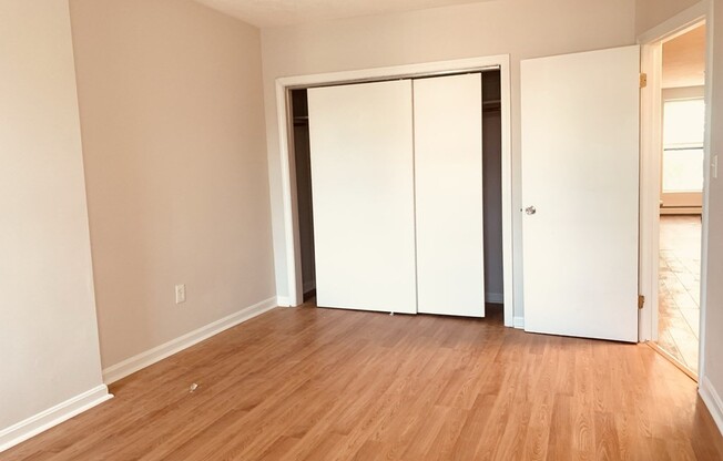 3 beds, 1 bath, $5,400, Unit 4