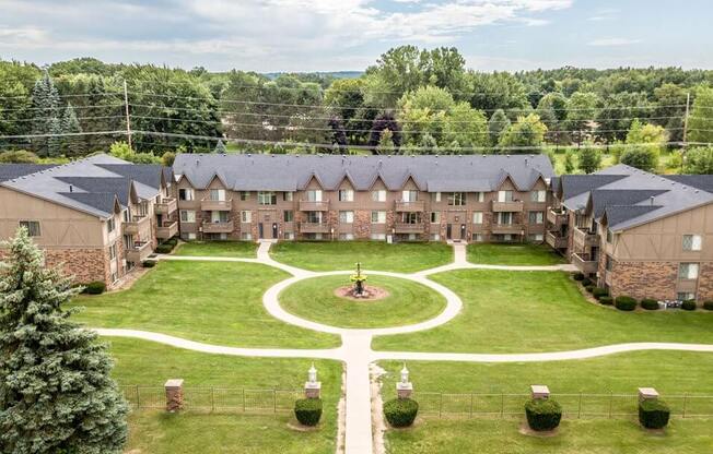 Fountain Pointe Townhomes & Apartments in Grand Blanc MI