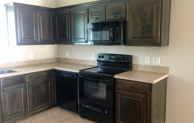 3 beds, 2 baths, $1,295, Unit 17104 Sentinel Ln