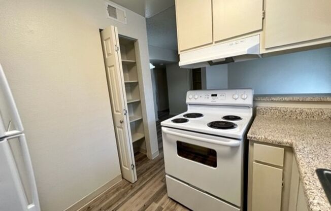 2 beds, 2 baths, 900 sqft, $1,695, Unit 75