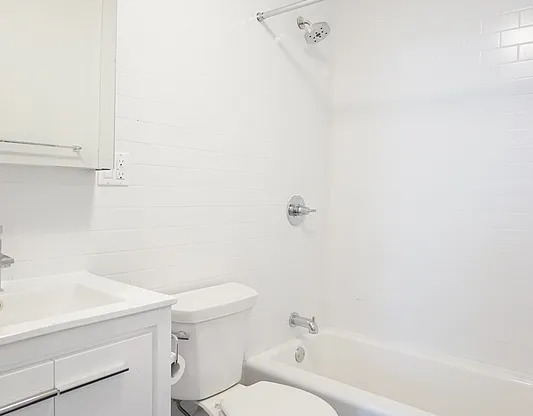 2 beds, 1 bath, $3,500, Unit 2