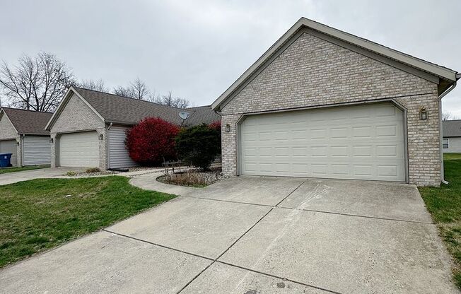 Spacious 2BD 2BA duplex with 2-car attached garage. Just a few steps away from everything you need!