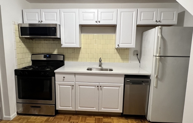 1 bed, 1 bath, 500 sqft, $1,900, Unit 1R