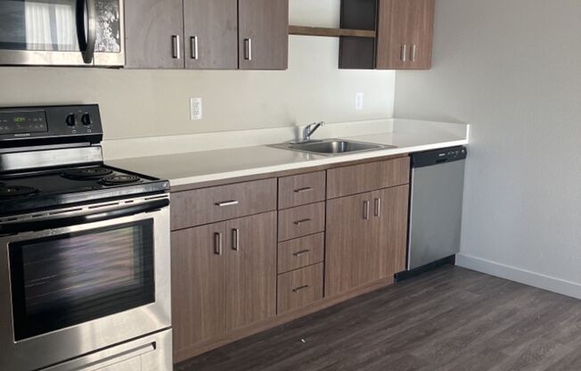 2 beds, 1 bath, 789 sqft, $1,700, Unit B-333