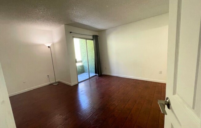 2 beds, 2 baths, 833 sqft, $2,500, Unit 5