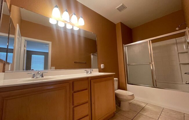 Delightful 2 Bedroom 2 Bathroom Townhouse!