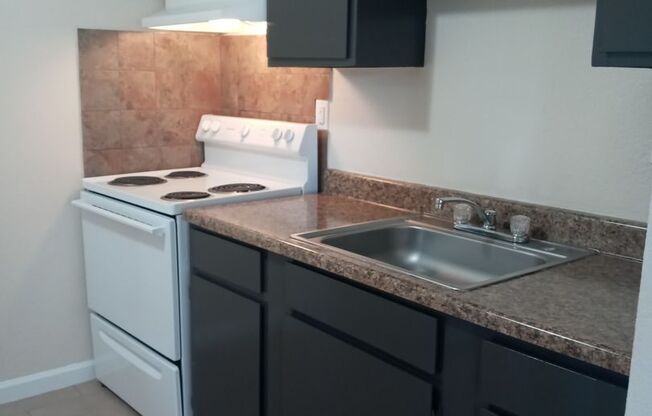 1 bed, 1 bath, 620 sqft, $1,200, Unit 3220 E
