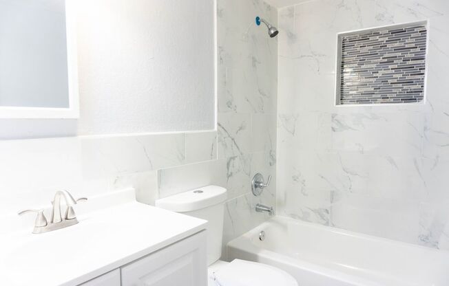 2 beds, 1 bath, 1,000 sqft, $1,395, Unit 5712 A