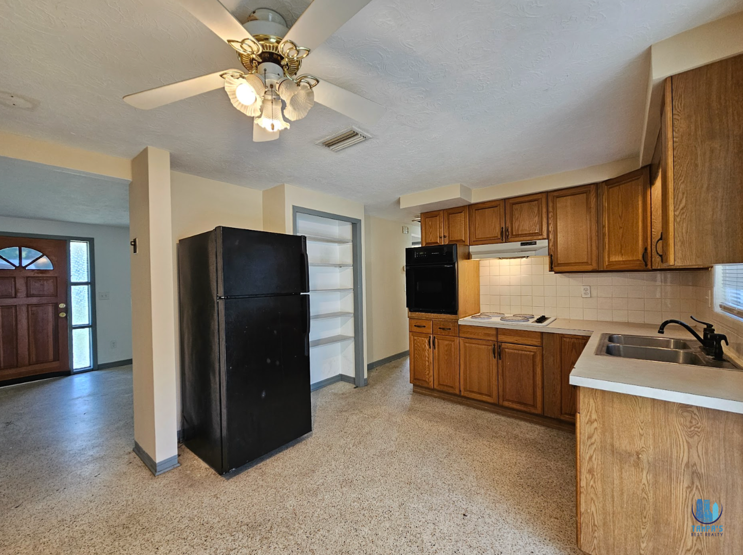 GORGEOUS 2 BEDS | 2 BATHS Home with a BONUS ROOM in Holiday available for rent!