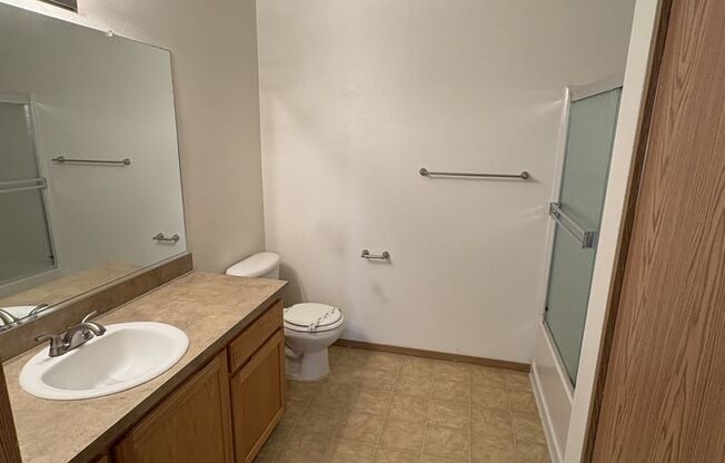 2 beds, 2 baths, 1,018 sqft, $1,450, Unit 354-3008