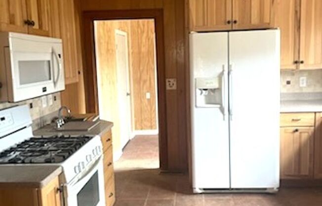 Five Bedroom Three Bath Home in Cross Lanes minutes from I-64 For Quick Access to Charleston and/or Teays Valley