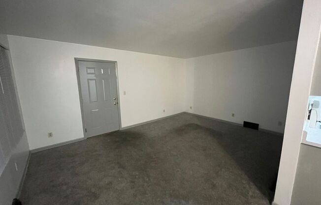 2 beds, 1 bath, $900, Unit #6