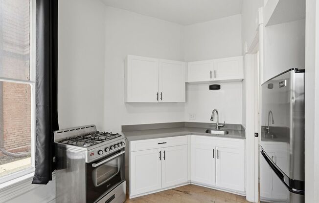 Studio, 1 bath, $899, Unit 726-04