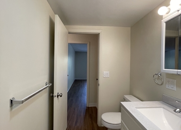 1 bed, 1 bath, 700 sqft, $2,950, Unit 3E