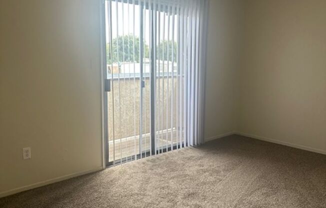 3461 S Chester Avenue