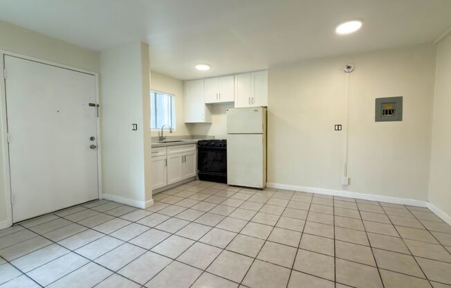322 N Benton Way
