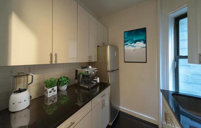 2 beds, 1 bath, 800 sqft, $3,995, Unit 4-H