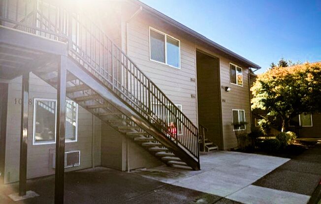 3 beds, 1 bath, 1,140 sqft, $1,475, Unit 1050