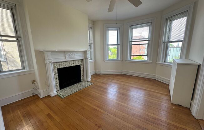 1 bed, 1 bath, 550 sqft, $2,400, Unit 44