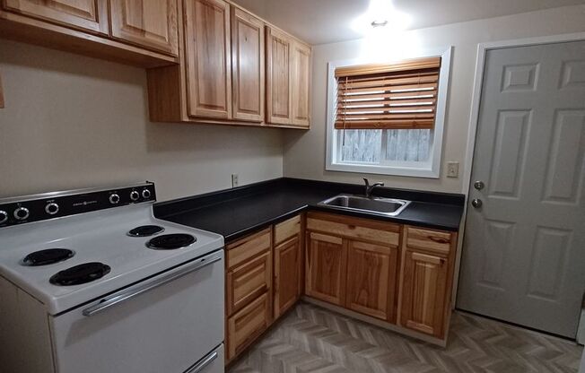 1 bed, 1 bath, $1,075, Unit 1818