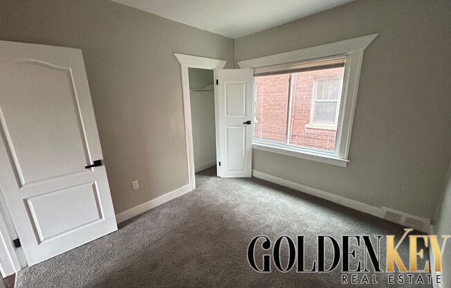 3 beds, 1 bath, $1,400, Unit 2958 Kendall St - Lower