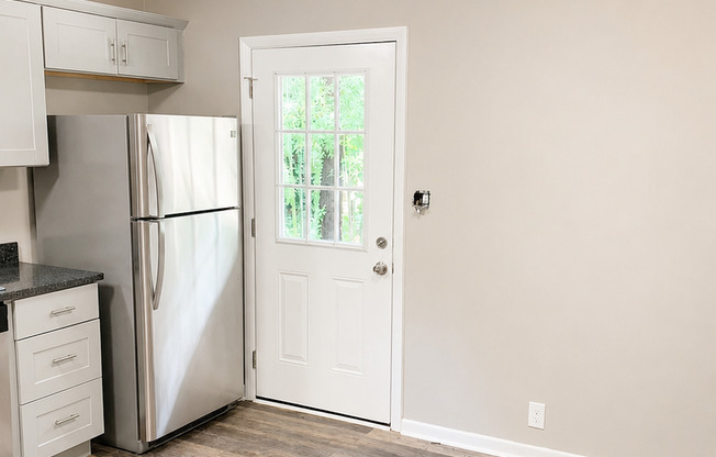 2 Bed 1 Bath Renovated Duplex